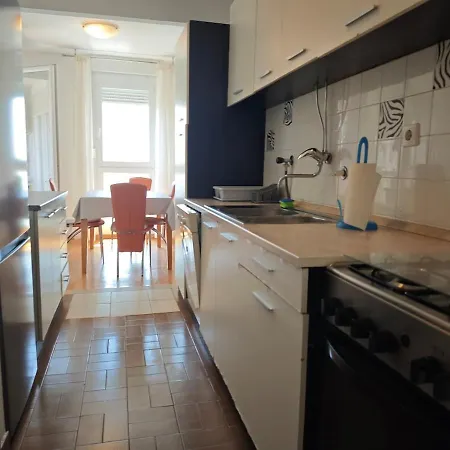 Spacious Near Center, & Bus * Ζαντάρ
