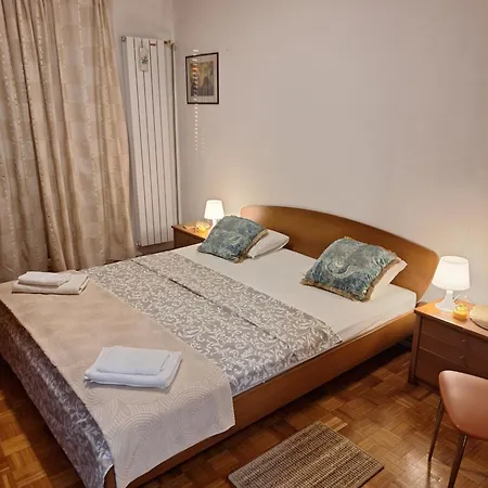 Appartement Spacious Near Center, & Bus